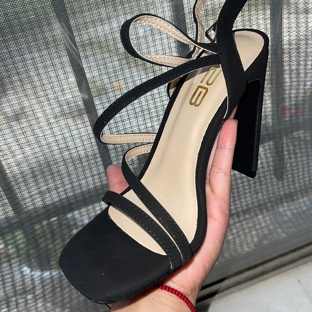 Ally- 4N never wore. All black never worn